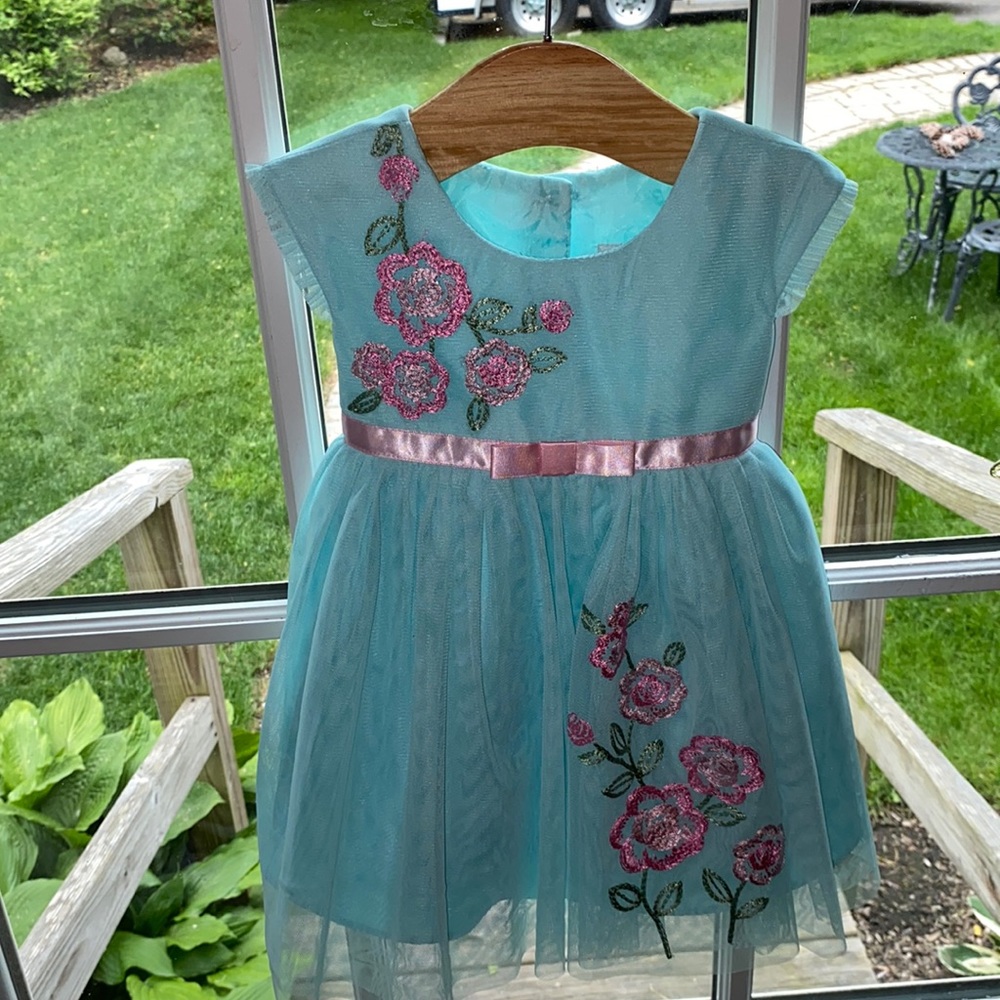 Girl’s dress